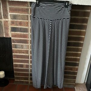 Women’s Old Navy Maternity Maxi Skirt, Navy Stripe, Small